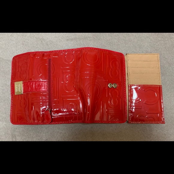 Liz Claiborne Trifold Wallet - Picture 6 of 6